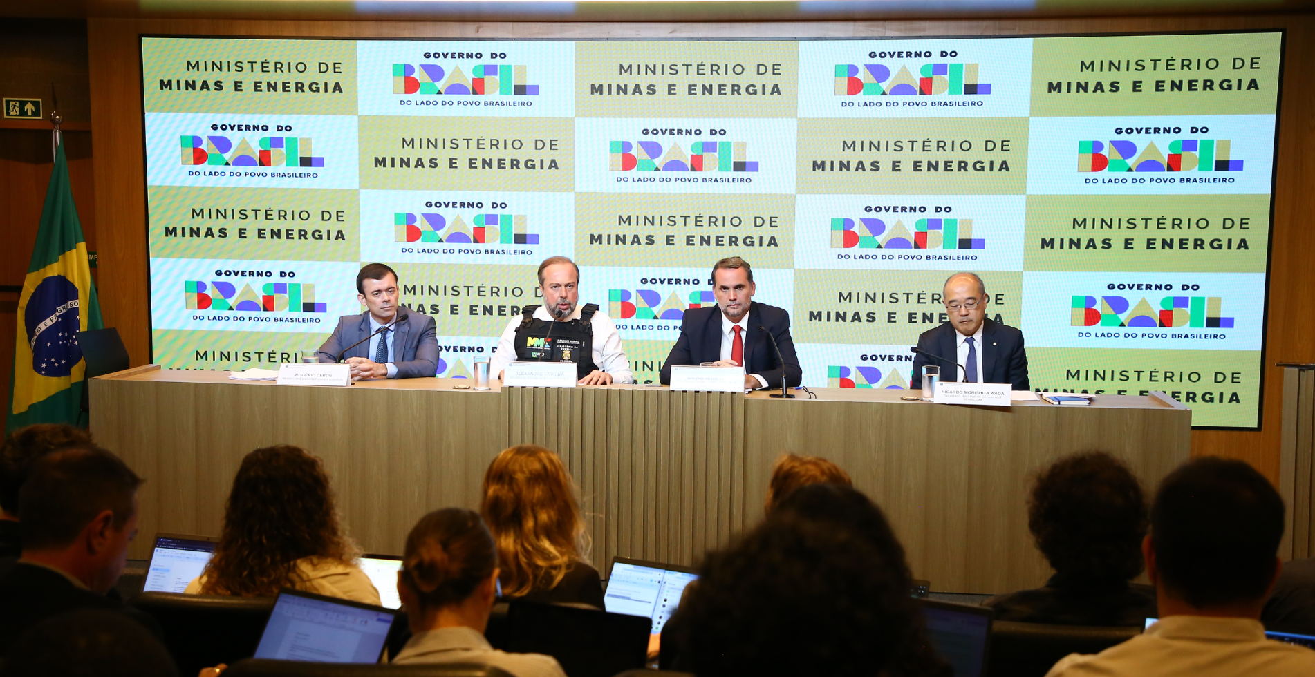 Obrigação faz parte de decreto que regulamenta a subvenção adicional de R$ 1,20/litro para o diesel importado e de R$ 0,80/litro para o nacional. Texto também regulamenta a subvenção para o gás liquefeito de petróleo (GLP)