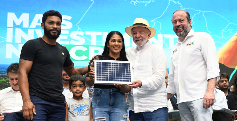 Ao lado de Lula, Silveira anuncia R$ 250 milhões para ampliar o Luz para Todos no Acre