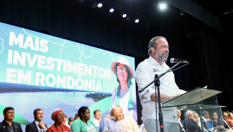 Ao lado de Lula, Silveira assina liberação de R$ 173,9 milhões para o Luz para Todos em Rondônia