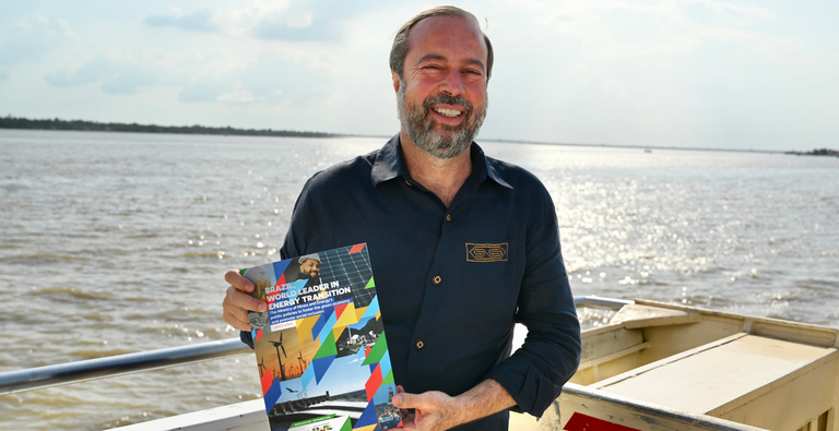 Alexandre Silveira lança livro e hotsite em inglês na COP30 sobre transição energética brasileira