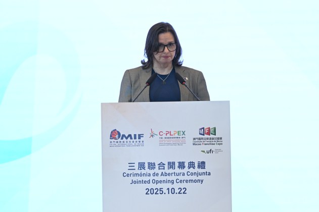 Secretária Fernanda durante a abertura da C-PLPEX