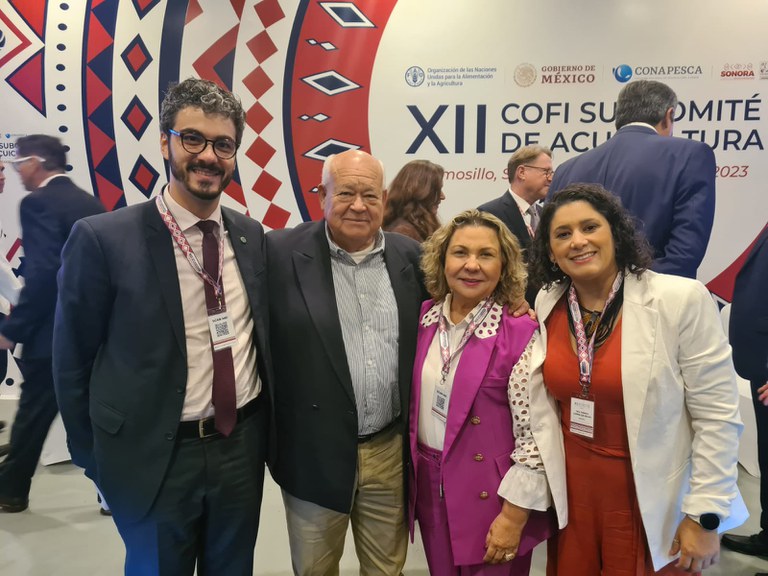 Delegação do Ministério da Pesca e Aquicultura (MPA) com o governador do Estado da Califórnia do Sul, Victor Manuel Castro.