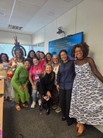 Governo do Brasil entrega computadores para mulheres pescadoras e marisqueiras