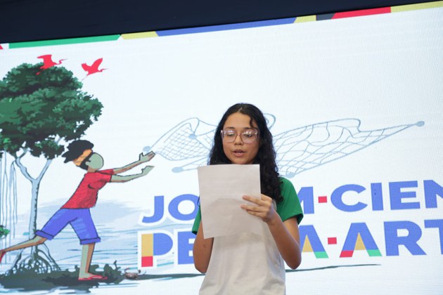 Estudante Emilly Camilly Soares, filha e neta de pescadores 