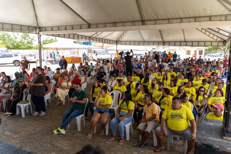 Ministro André de Paula participa da entrega de moradias para pescadores e pescadoras artesanais de Alagoas