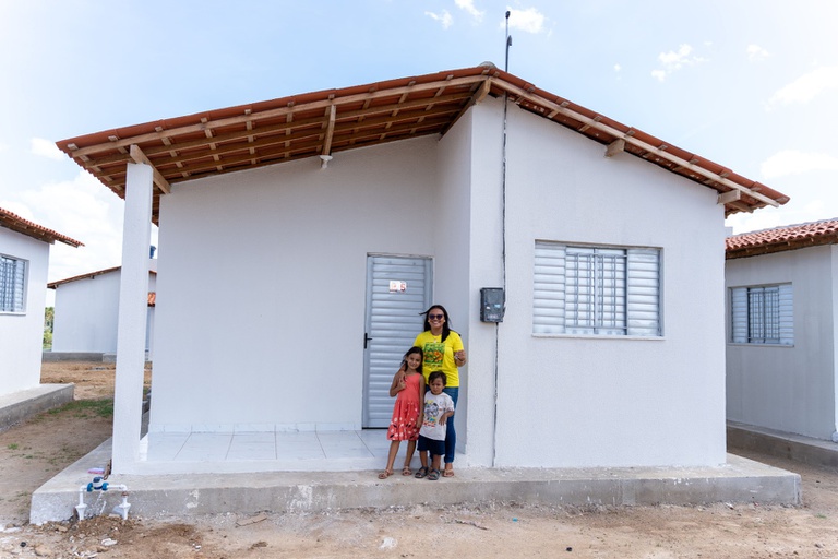 Ministro André de Paula participa da entrega de moradias para pescadores e pescadoras artesanais de Alagoas