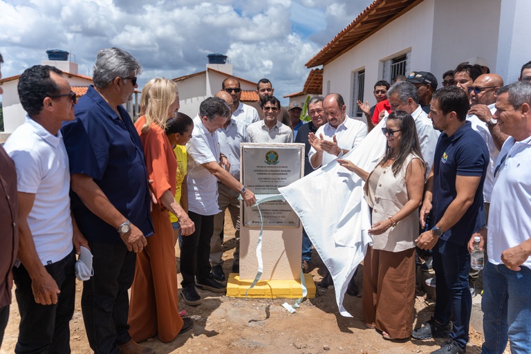 Ministro André de Paula participa da entrega de moradias para pescadores e pescadoras artesanais de Alagoas