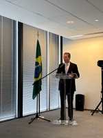 Ministro André de Paula representa o país na Seafood Expo North America