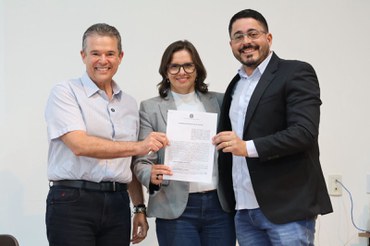 Assinatura dos contratos de cessão de uso de águas da União