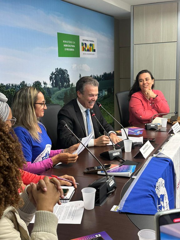 Ministro da Pesca e Aquicultura, André de Paula, no ato de assinatura da pauta de reivindicações do CPP