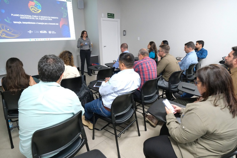 MPA, Itaipu e C. Vale apresentam piscicultura brasileira ao Ministério do Meio Ambiente e Sustentabilidade do Paraguai 