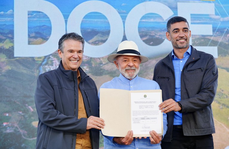 Presidente Lula e ministro André de Paula apresentam avanços do Acordo Rio Doce, em Mariana (MG)