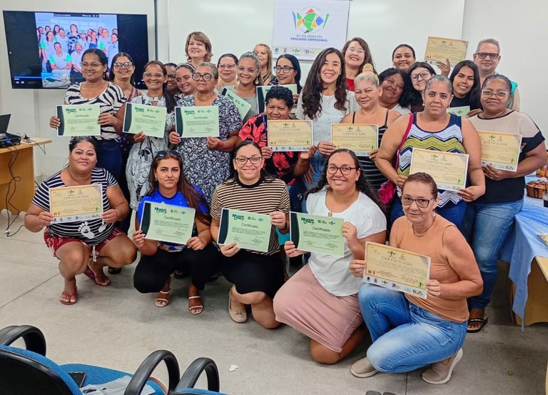 Projeto "RU Na Hora do Pescado Artesanal" qualifica pescadoras em Pernambuco