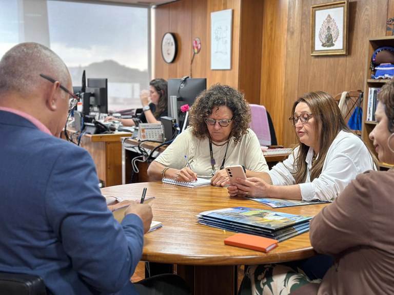 Secretaria da Pesca Artesanal entrega recomendações das mulheres das águas para a COP30