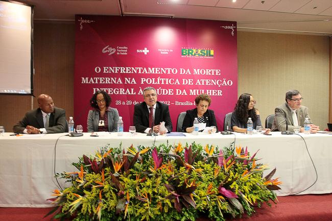 Ministra Eleonora Menicucci participa da abertura do seminário Foto: CNS