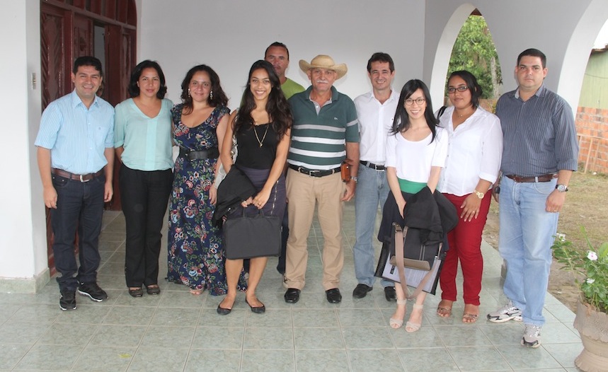 Representantes da Secretaria de Políticas para as Mulheres da Presidência da República em visita aos prefeitos do Alto Acre – Foto: Alexandre Lima