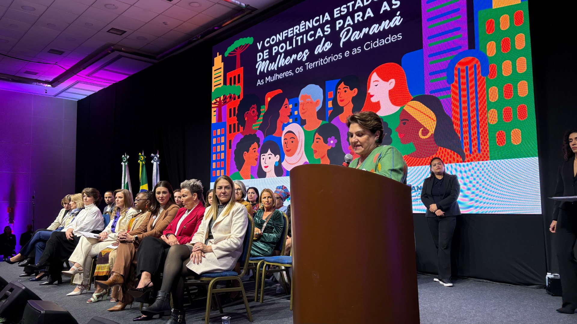 Paraná realiza maior conferência estadual de políticas para as mulheres da história do estado