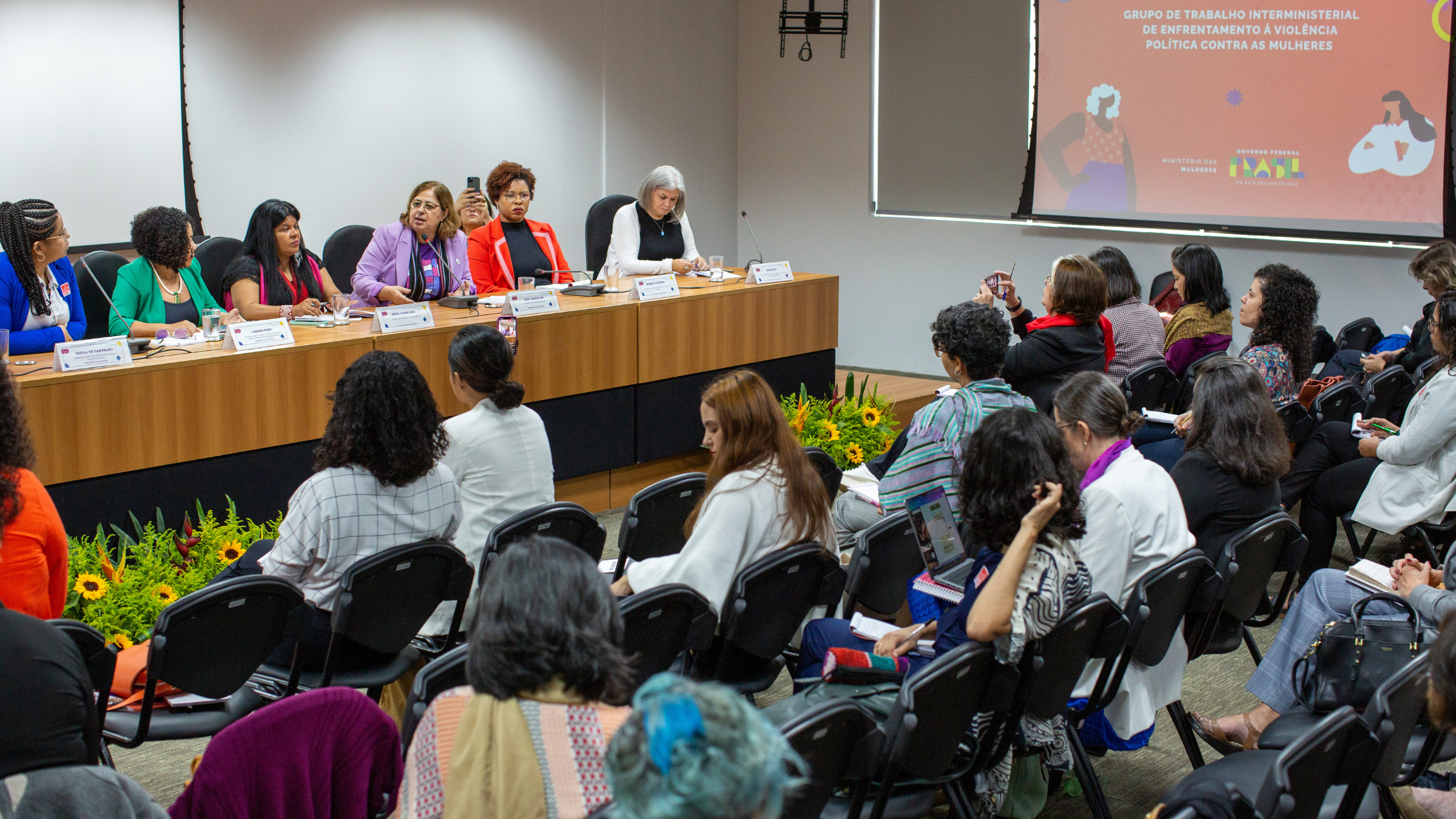 Governo lança grupo para elaborar proposta de enfrentamento à violência política contra as mulheres