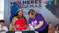 Ministra Cida Gonçalves anuncia parceria com Ministério dos Povos Indígenas para construção de Casas da Mulher Indígena