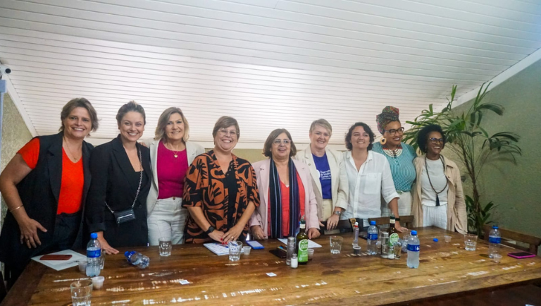 Ministra Cida Gonçalves em agenda em Santa Catarina