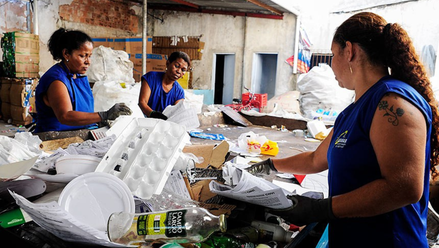 Ministério das Mulheres cria fórum de diálogo com mulheres catadoras de materiais recicláveis