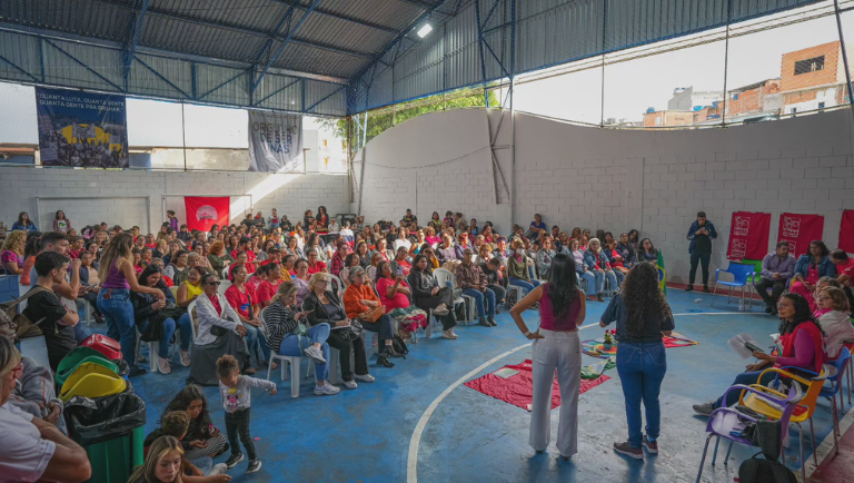 Ministra Cida Gonçalves faz escuta de mulheres em Heliópolis, maior comunidade de São Paulo