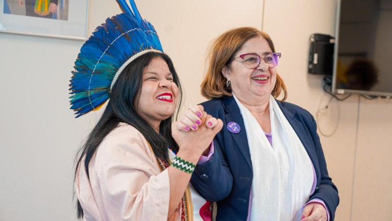 Ministra dos Povos Indígenas, Sonia Guajajara, recebe em seu gabinete a ministra das Mulheres, Cida Gonçalves
