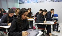 Mulheres lideram inscrições no Enem 2025 e somam 60% dos participantes
