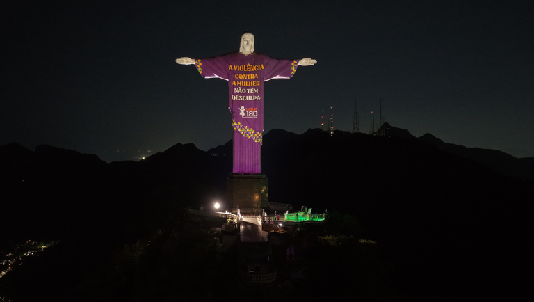 Projeção Ligue 180 no Cristo Redentor