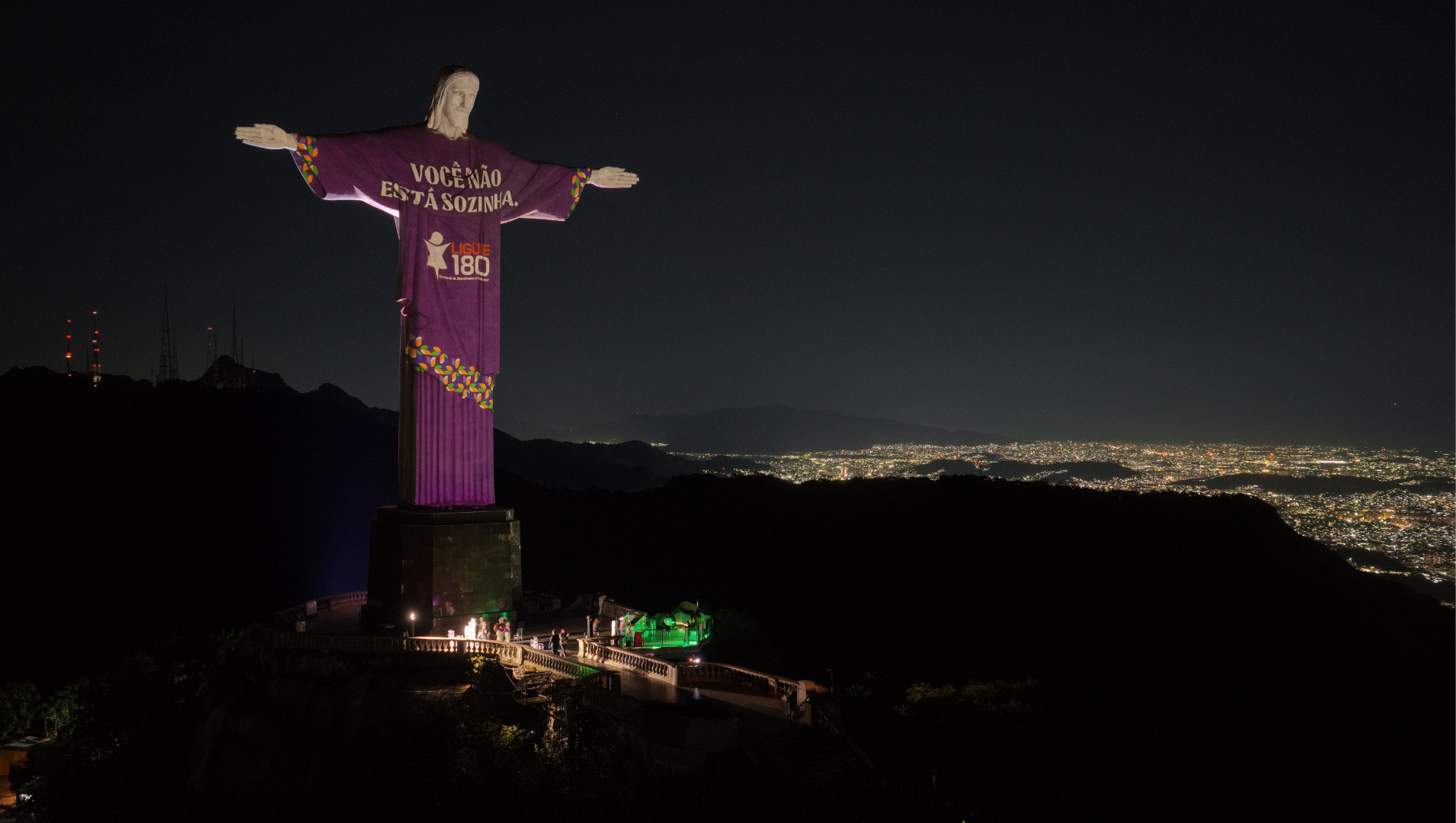 Projeção Ligue 180 no Cristo Redentor