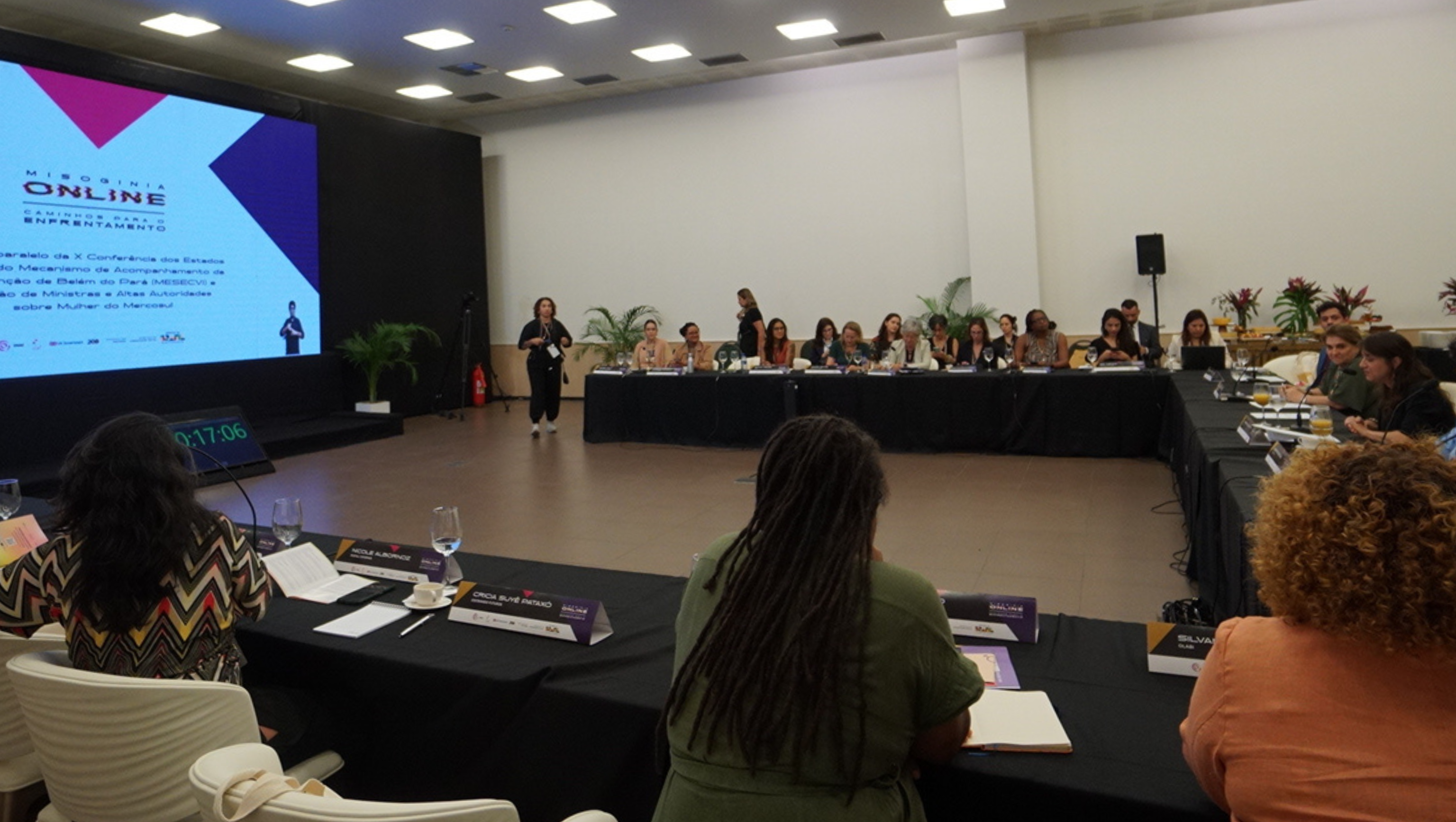 Em Fortaleza, ministra das Mulheres cobra regulamentação das plataformas digitais e cooperação regional no combate à violência online