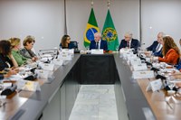 Ao lado do presidente Lula, ministra Márcia Lopes participa de reunião sobre prevenção e combate à violência contra as mulheres
