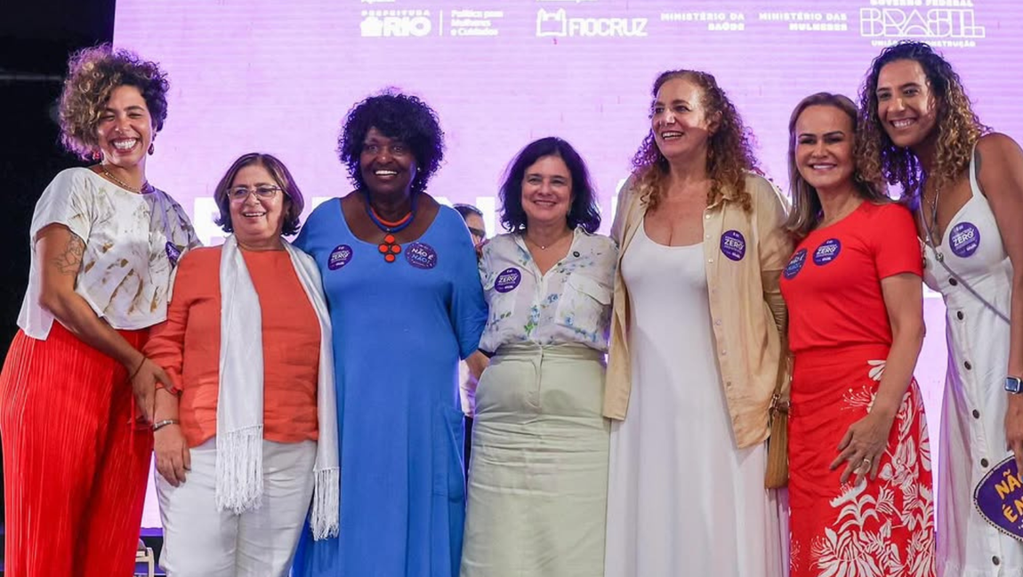 A ação conta com a parceria do Ministério da Saúde, da Fiocruz e da Liga Independente das Escolas de Samba do Rio de Janeiro (Liesa). Evento teve a presença das ministras Cida Gonçalves, Nísia Trindade e Anielle Franco