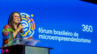Ministra interina defende acesso a crédito e autonomia econômica de mulheres no Fórum de Microempreendedorismo