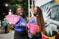 Carnaval sem violência: como denunciar assédio e violência contra mulheres na folia