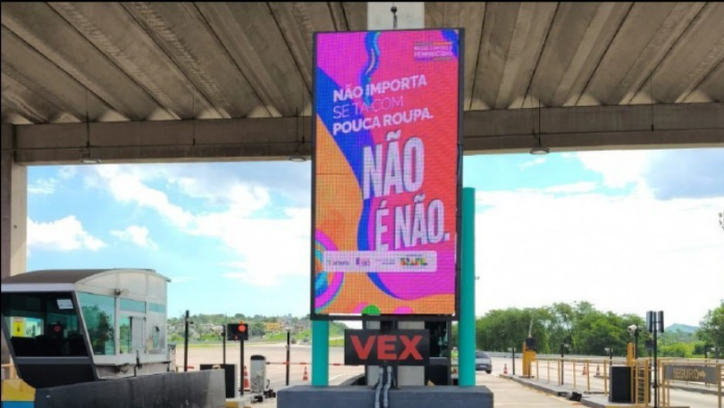 Painéis de LED com as mensagens da campanha na Arteris Fluminense