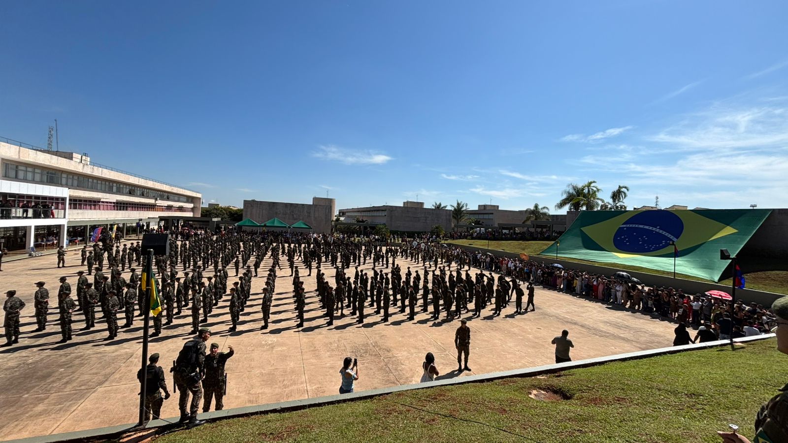 SMFI foto com bandeira do Brasil 1.jpg