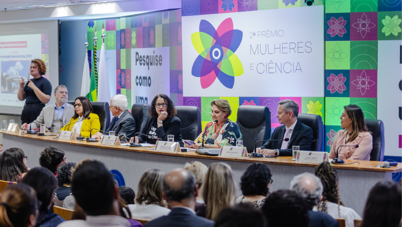 Mesa cerimônia Prêmio Mulheres na Ciência.jpeg