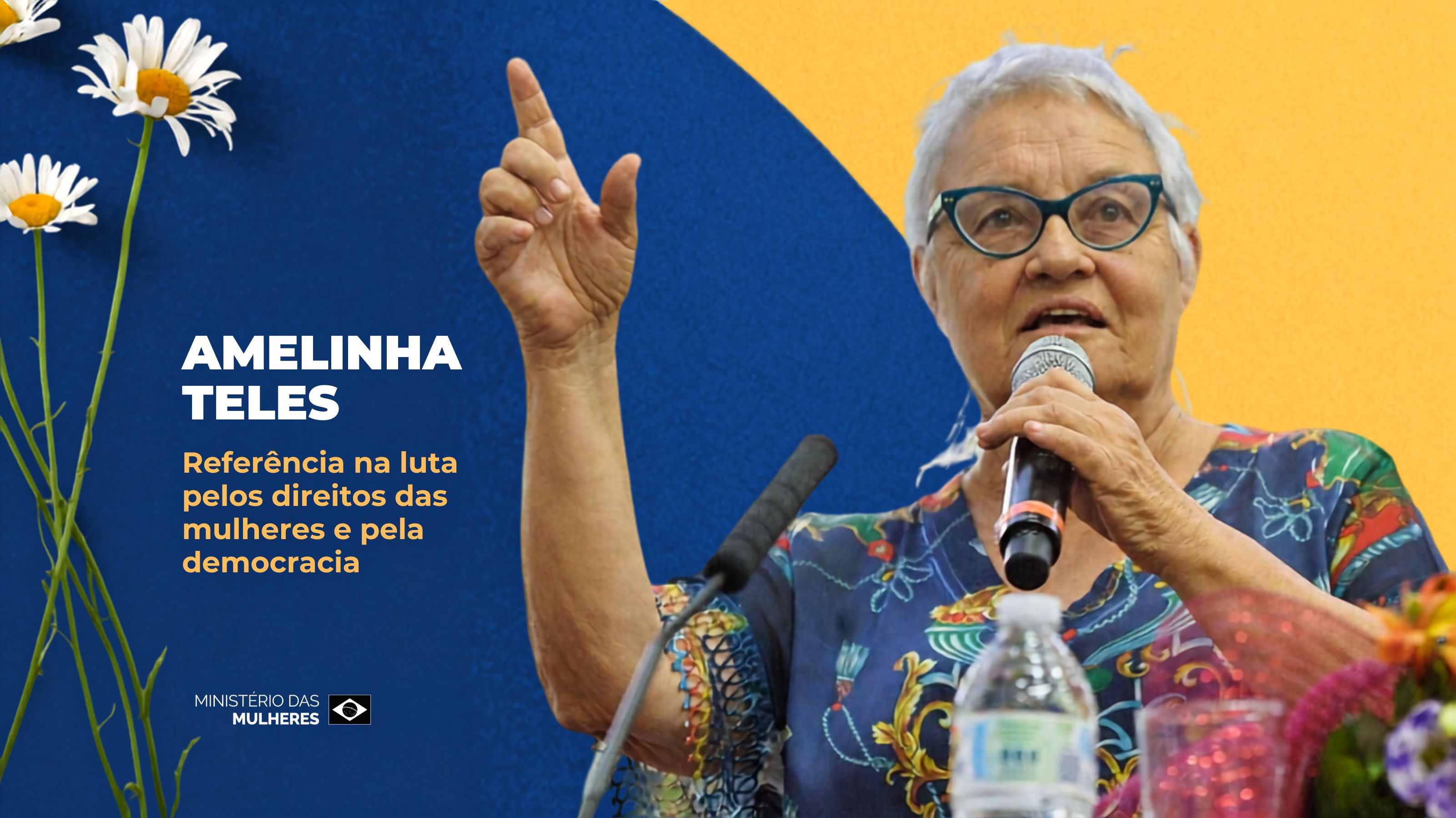 Escritora Amelinha Teles ao microfone, é referência na defesa dos direitos humanos