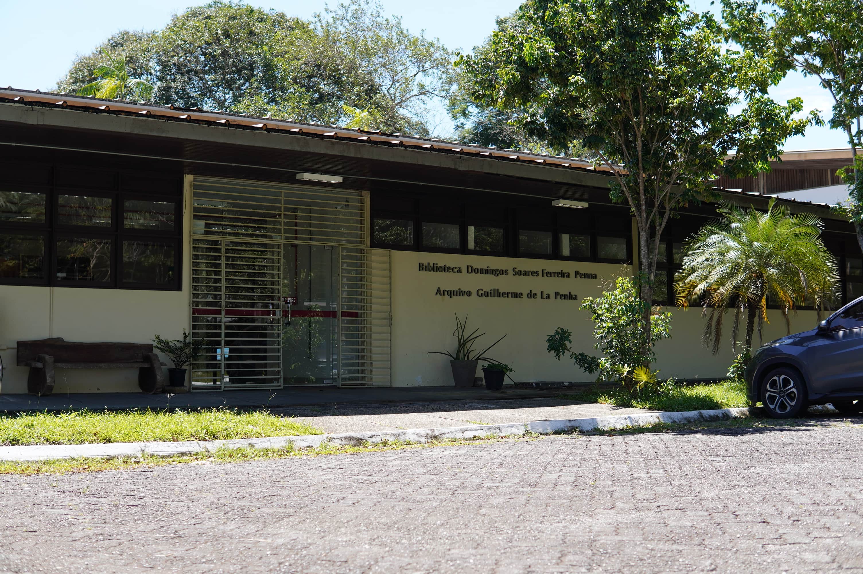 fachada de prédio da biblioteca e do arquivo do Museu Goeldi