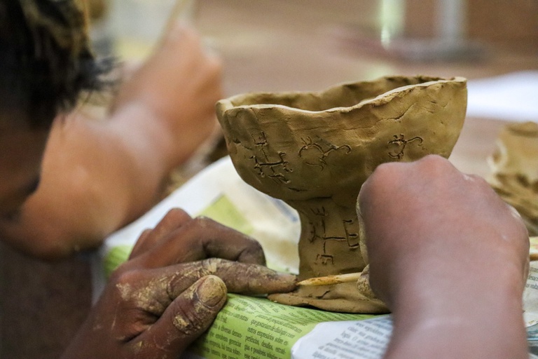 25-11-2025-Oficina-Ceramica-OlimpiadaCaxiuana-MPEGJanineValente (97).jpg