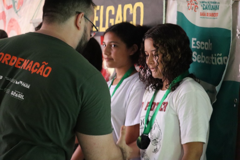 entrega-medalha-Olimpiada-caxiuanã-JanineValenteMPEG (2).JPG