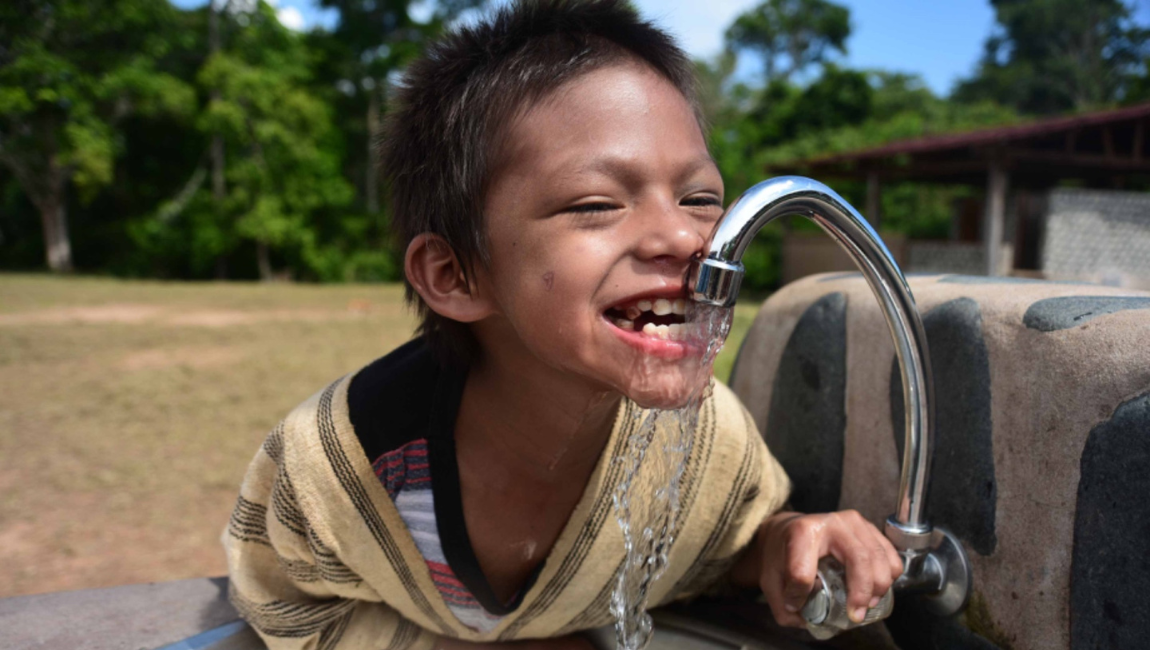 Glenn Shepard foi relator do encontro que reuniu especialistas em saúde única de diversas partes do mundo, durante a COP-30, no Campus de Pesquisa. Na relatoria, ele destaca pontos que foram tratados no evento e reforça a necessidade de políticas públicas que contemplem a conexão entre saúde humana, animal e do meio ambiente, principalmente, frente à emergência climática.