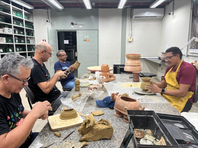 ceramistas replicando o passado Helena Lima.jpg