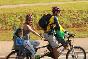 Famílias inteiras acompanharam o circuito até o Congresso Nacional.jpg