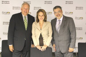 Foto Ibram e Smithsonian Institution assinam parceria em Brasília.jpg