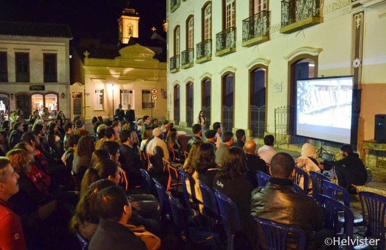 Foto 1 notícia Abertura de exposição no Museu Regional de São João del-Rei atrai visitantes.jpg