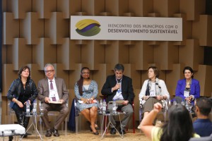 Foto 2 Brandão participou do último dia do encontro.jpg