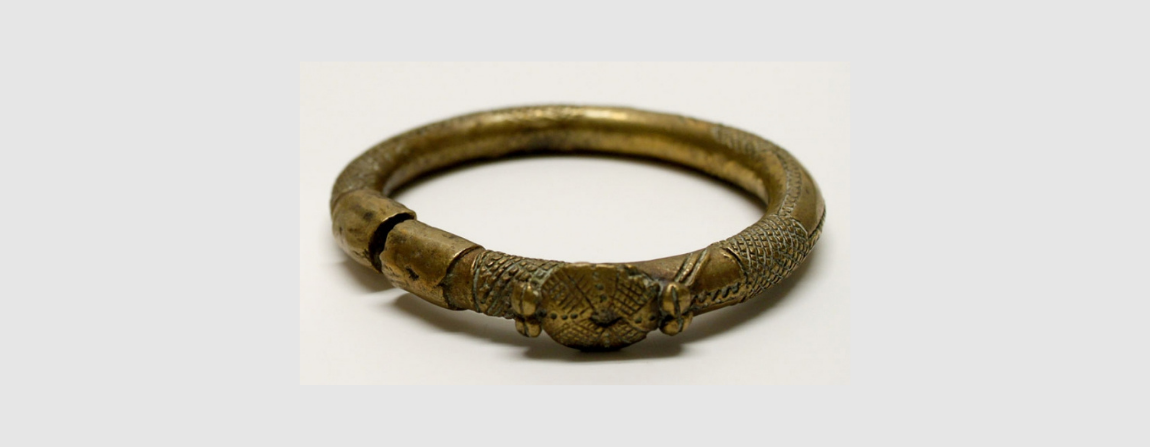 Grupo Cultural Dan. Bronze fundido, Ø = 9,4 cm. Sem assinatura. Compra, 1964, Gasparino da Matta e Silva.