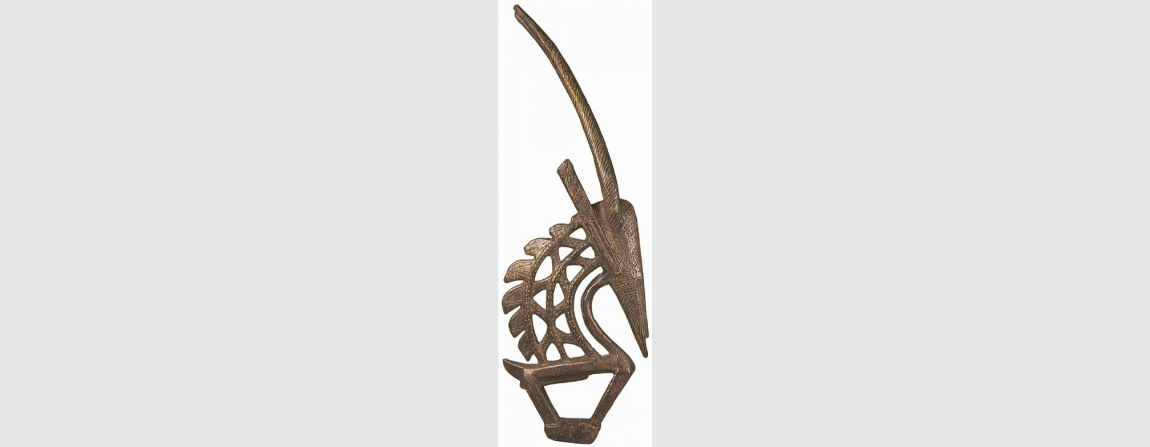 Grupo Cultural Bambara. Madeira entalhada e encerada, 76,5 x 8 x 25,5 cm. Sem assinatura. Compra, 1964, Gasparino da Matta e Silva.